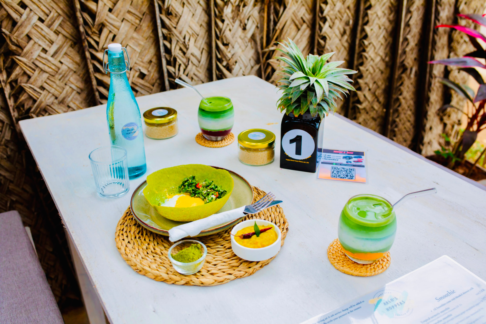 Spinach hopper with egg and green chutney